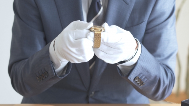 自宅で査定を受けている様子